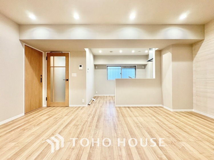 内装 時を超えて愛されるデザインが、日常を特別なひとときへと昇華させます。この場所から、心満たされる豊かな食卓が始まります。