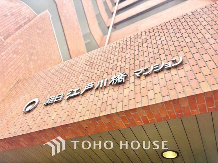 外観 ほんの少しのこだわり。ちょっとした色使いがその家がもつ雰囲気、趣（おもむき）を携え、暮らす家族や訪ねてくる友人・知人に新鮮な香りを運んできます。