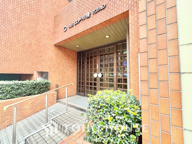 外観 バルコニーからの眺望は開放感にあふれ、心安らぐひととき。