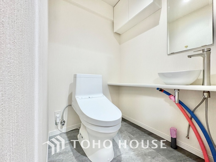 トイレ 大きなリビングは、高級感漂う設えとゆとりある広さで安心をもたらす特別な場所。暮らしの中心にふさわしい空間です。