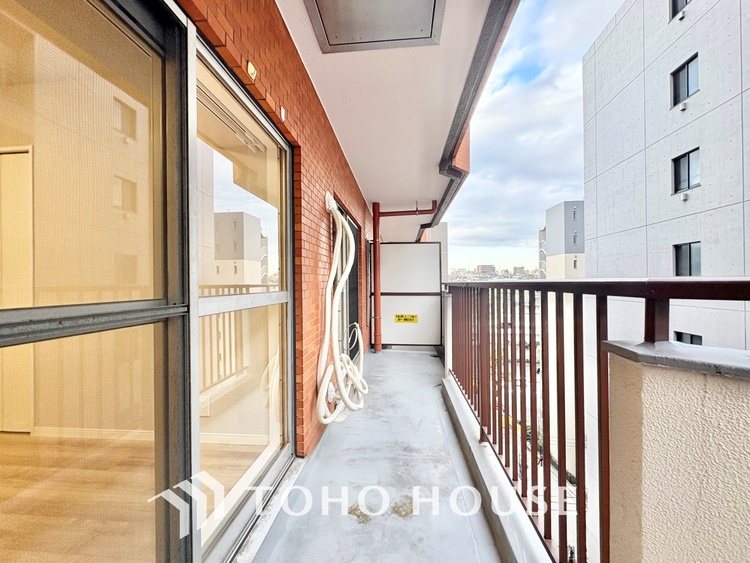 バルコニー バルコニーからの眺望は開放感にあふれ、心安らぐひととき。