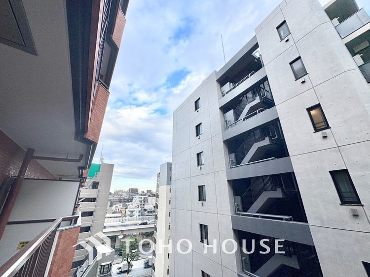 その他 バルコニーからの眺望は開放感にあふれ、心安らぐひととき。