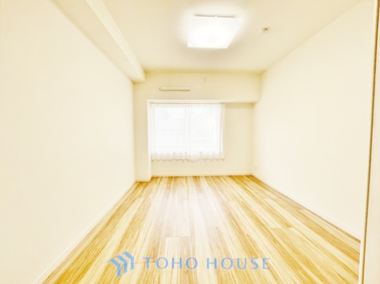 内装 ◆窓を開けると◆冷涼な風、そよぐリビング。だんらんの場所はここから始まり、ここで終わる。家族の笑顔が集う素敵な場所だから、こだわり抜いた思いが詰まっているのだと思う。