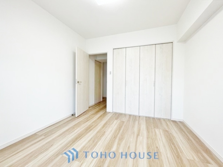 内装 ◆色彩◆この空間に放たれた光は華美なまでに演出されたデザイン。流れる時をより芳醇なコーヒーの様な色彩奏でるアダージョ。そして情景豊かな作品のような暮らしがイメージできる。