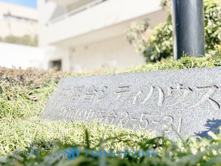 内装 ◆海の向こうへ沈む夕日◆オレンジ色の光は大人になった今の僕にはわかる。1日の終わりを伝えに来たわけではなく、また明日が来る方へ導いてくれた事を。