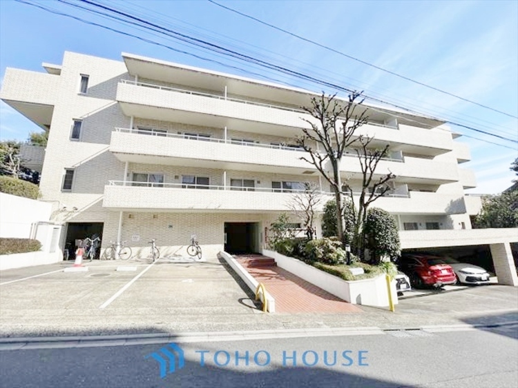 外観 ◆水面に映る◆紅葉を纏った山々を眺め、美しさのあまり感嘆のため息を漏らした事は無いだろうか。いつしか忘れかけていた自然の美しさと力強さを思い出させてくれる、そんな景色がここにもある。