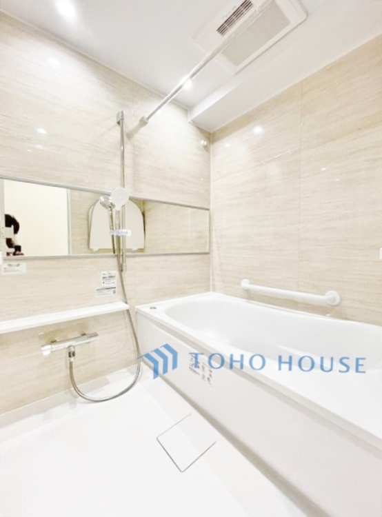 風呂 ◆陽溜まり◆の温もりを感じ、ふわりと寄り添う太陽の妖精たちが自然と僕達を微睡ませる。うとうとしたい訳ではないがそんな時間が嫌いじゃない自分がここにいる。