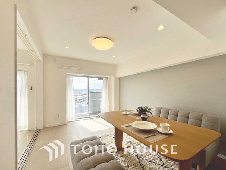 内装 【LIVING】◆眩い◆光が燦々と入り、家族の笑顔を照らす。「いつまでも続いて」と願う夢のような毎日がここにある。