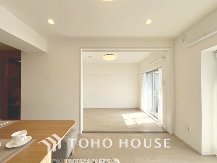 内装 【LIVING】◆扉を◆開くとこの景色。家族の”おかえり”の声が聞こえてきそう。