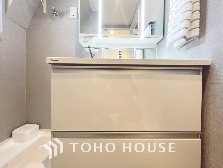 洗面 【WASHROOM】◆快適◆煌びやかな暮らしの中にも忘れたくない快適さ。大きな収納が助けてくれます。