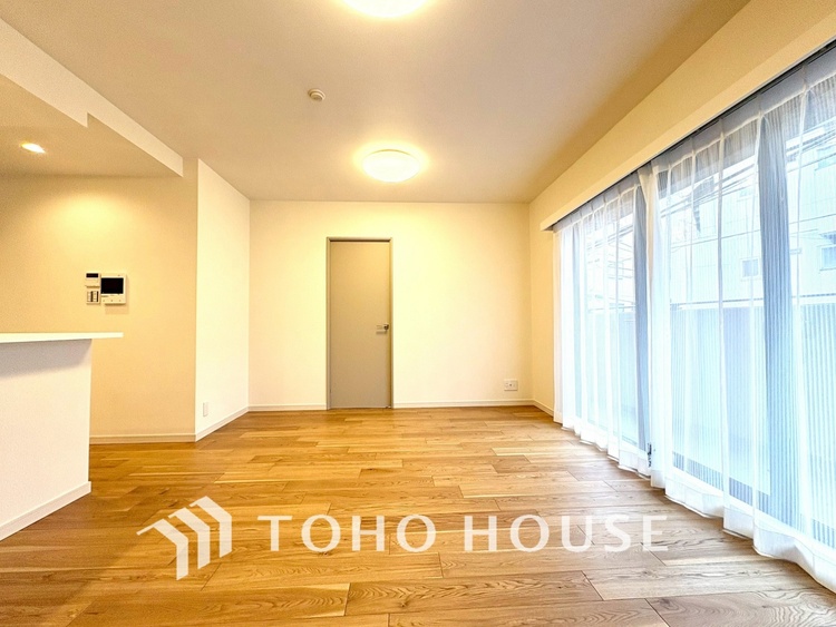 内装 【LIVING】◆眩い◆光が燦々と入り、家族の笑顔を照らす。「いつまでも続いて」と願う夢のような毎日がここにある。