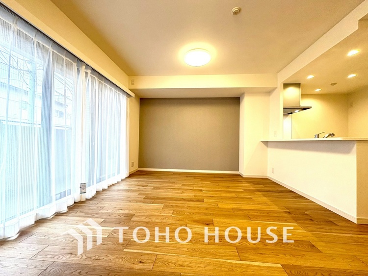 内装 【LIVING】◆扉を◆開くとこの景色。家族の”おかえり”の声が聞こえてきそう。