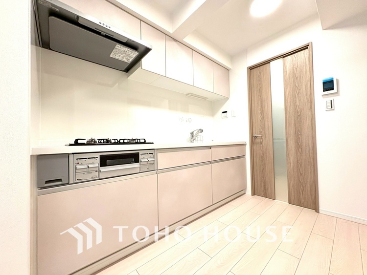 キッチン 【KITCHEN】◆ワクワク◆開放的で機能性も高いシステムキッチン。お子様は毎日のご飯にワクワク！