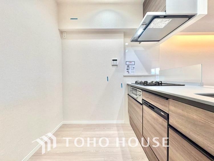 キッチン 【KITCHEN】◆ワクワク◆開放的で機能性も高いシステムキッチン。お子様は毎日のご飯にワクワク！