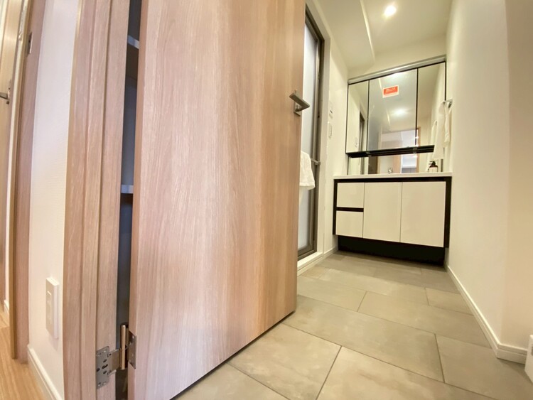 その他 十分な広さの脱衣所。