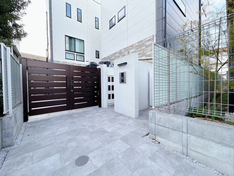 その他 上質感漂う玄関アプローチです。