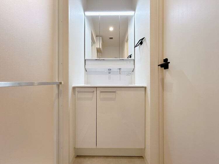 その他 清潔感を感じられる洗面化粧台。