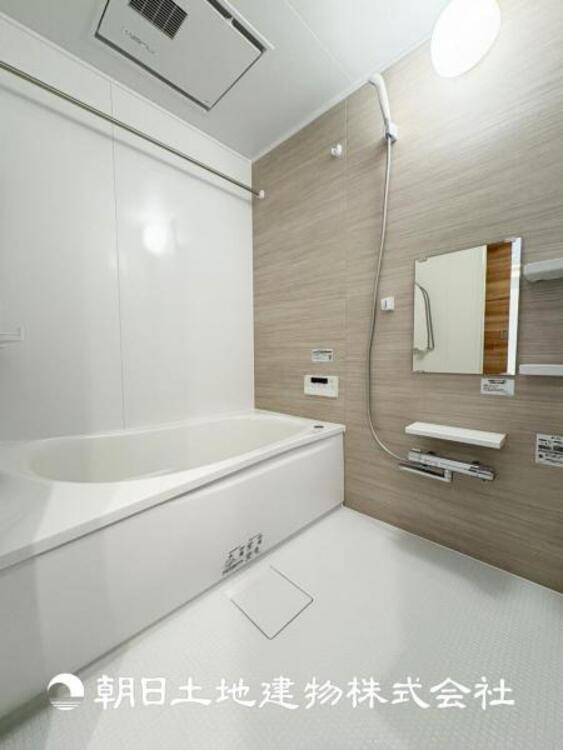 風呂 1日の疲れを癒すバスタイム。心地よいリラックスを叶える独立した美しい空間です。