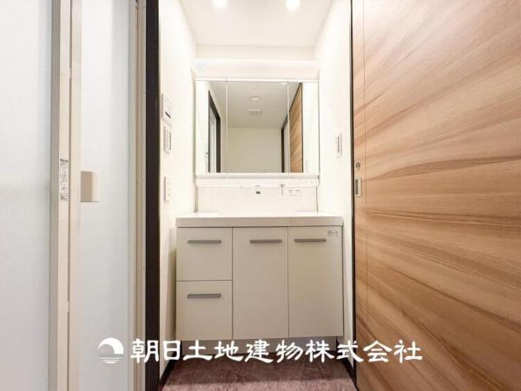 洗面 快適に過ごせることはもちろん、収納や機能性を兼ね備えた洗面化粧台です。