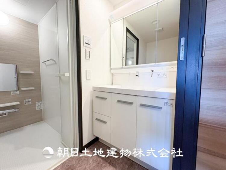 洗面 慌ただしい1日が始まり、充実した1日の終わりを締めくくる洗面所。