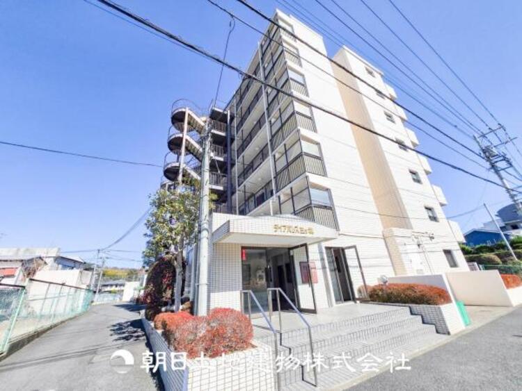 外観 時間のゆとりと空間、暖かな陽光がもたらす光と風を独占してください。