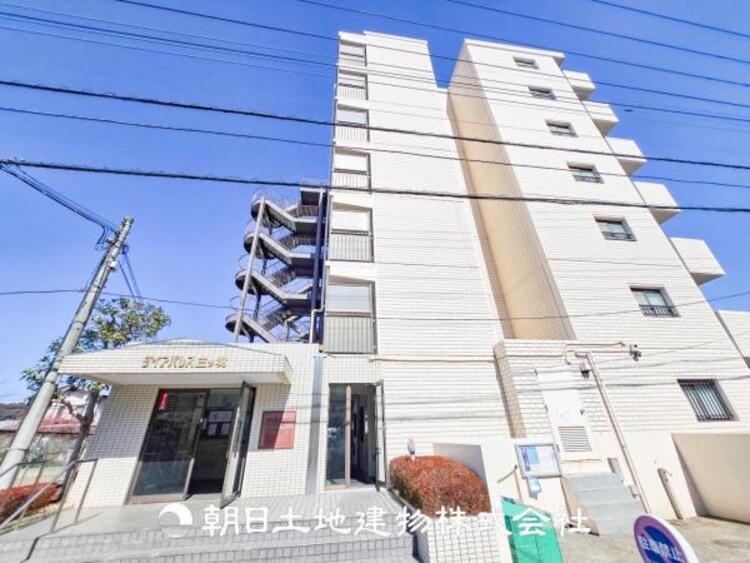 外観 リビングにはみんなが集い、食事や楽しい会話が始まる。