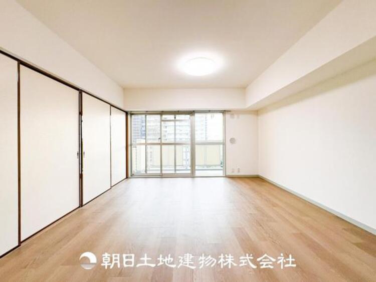 居間 家族や友人との時間など、１番多くの時間を過ごす空間だからこそ落ち着いた空間になります。