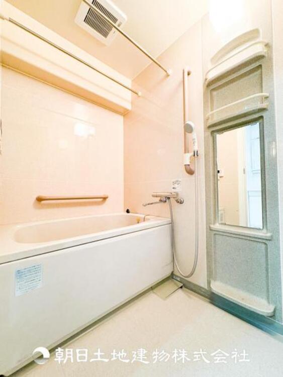 風呂 1日の疲れを癒すバスタイム。心地よいリラックスを叶える独立した美しい空間です。