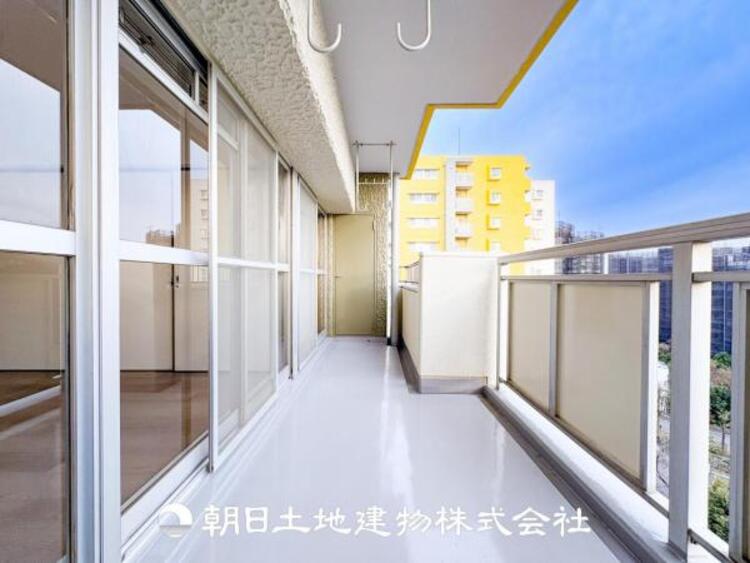 バルコニー 太陽に愛された家。陽当り・通風に優れた魅力的で快適さを追求した住宅です。