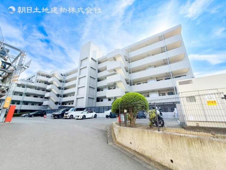 外観 閑静な住宅地の立地の為、気持ちよく過ごすことが出来そうです！やさしい陽とやわらかな風が生活を彩ります　ゆとりがあり、心地よく落ち着いて過ごせる日常は次世代にもつなげていきたい大切な資産です！