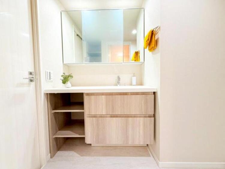 洗面 【洗面・脱衣所】普段は人目につかないスペースにもこだわりを。つくり手の気持ちを『心』がつたわります。