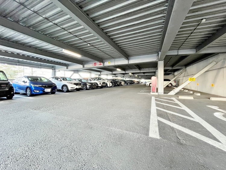 駐車場 本物件の駐車スペースです。車種制限のある場合もございますので、お気軽にお問い合わせくださいませ。