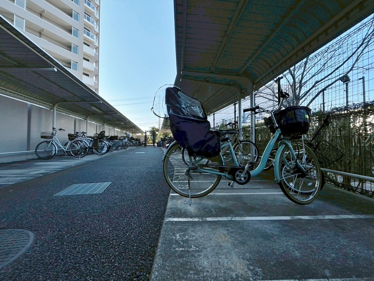 設備 整理整頓された駐輪場で、管理体制の良好さがうかがえます。