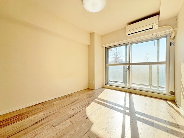 寝室 ベッドも十分に設置するスペースがあります。