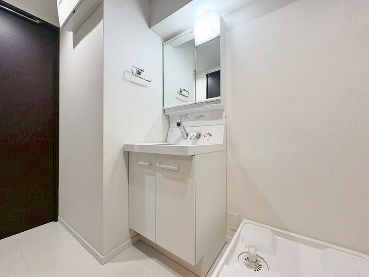 洗面 何かと物が増える場所だからこそ、スッキリと見映えの良い空間に。