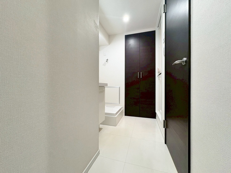 洗面 清潔感と心地よさを重視した、上質感漂うパウダールーム。