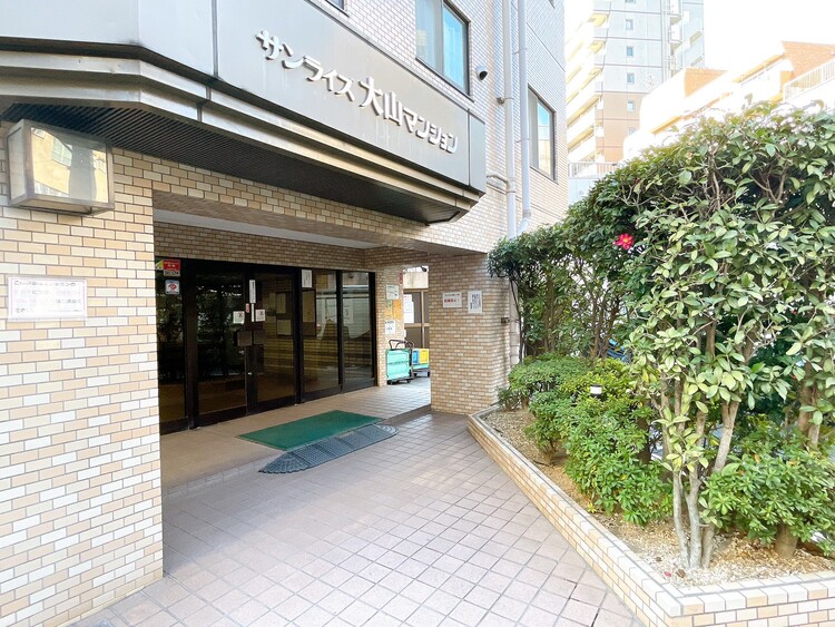 エントランス 外と内をつなぐエントランスは、まさに顔となる場所。