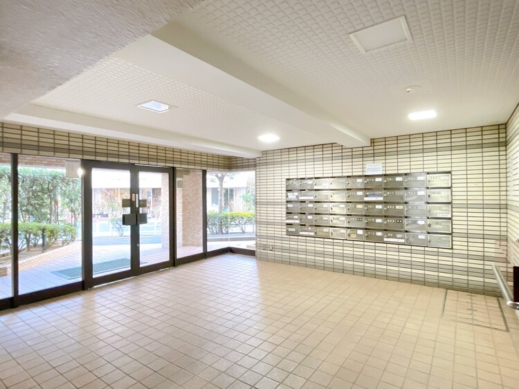 エントランス エントランス内部は、管理が行き届き清潔な共有スペースとなっています。