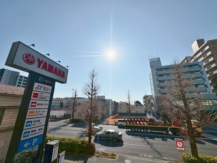 バルコニー 窓を開けると広がる青空。心をリフレッシュして日々を過ごしていきましょう。