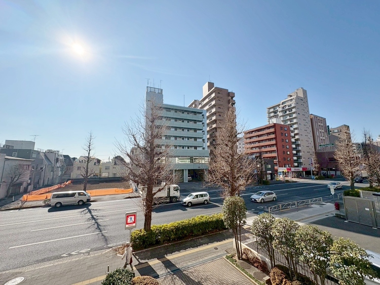 バルコニー 頬をなでる、優しい風を感じることが出来ます。