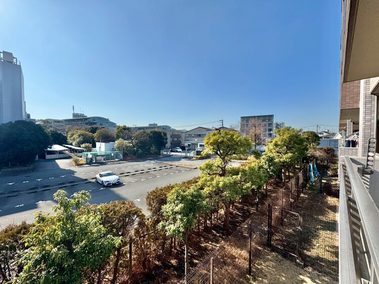 その他 眺望や窓からの景色が良いと、家で過ごす時間も快適です。