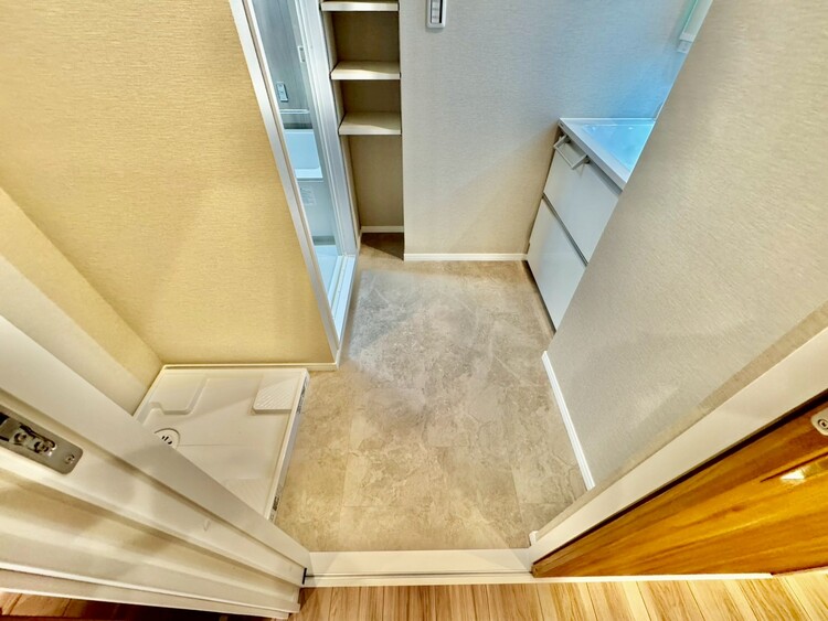 その他 十分な広さの脱衣所。