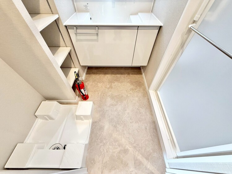 その他 十分な広さの脱衣所。