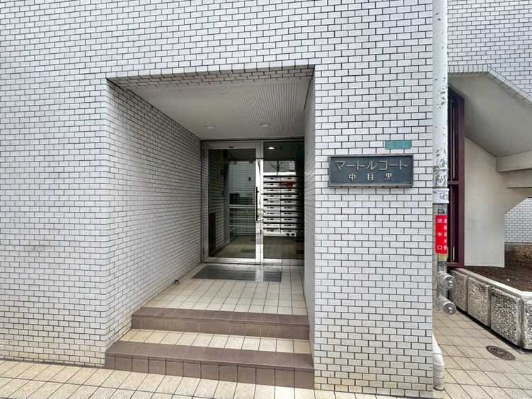 その他 上質感漂う玄関アプローチです。