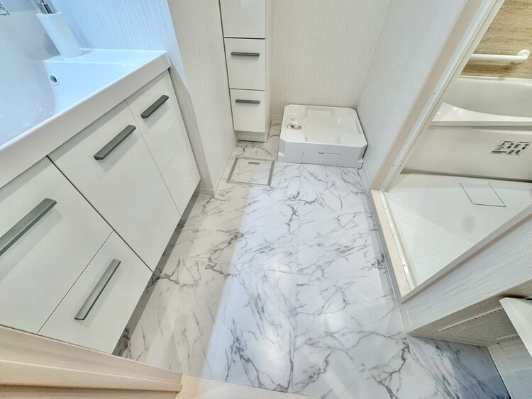 その他 十分な広さの脱衣所。