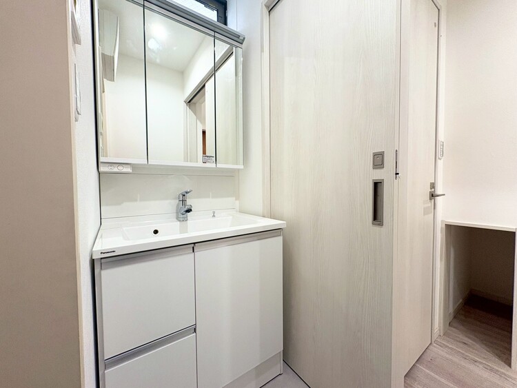その他 清潔感を感じられる洗面化粧台。