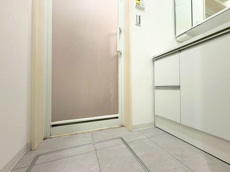 その他 十分な広さの脱衣所。