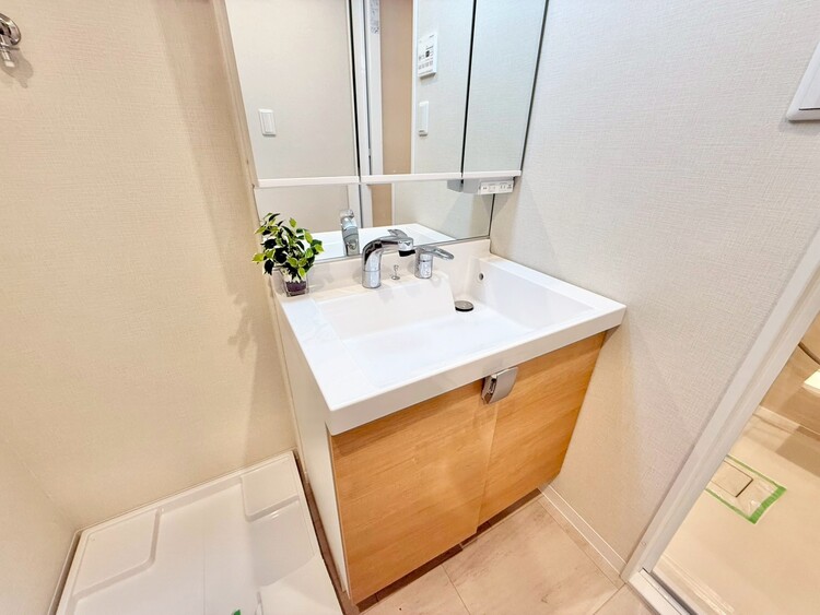 その他 清潔感を感じられる洗面化粧台。