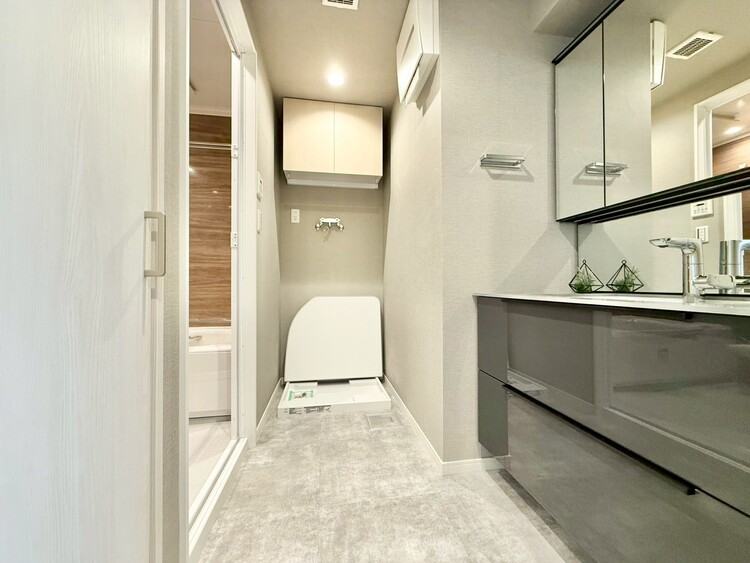 その他 十分な広さの脱衣所。