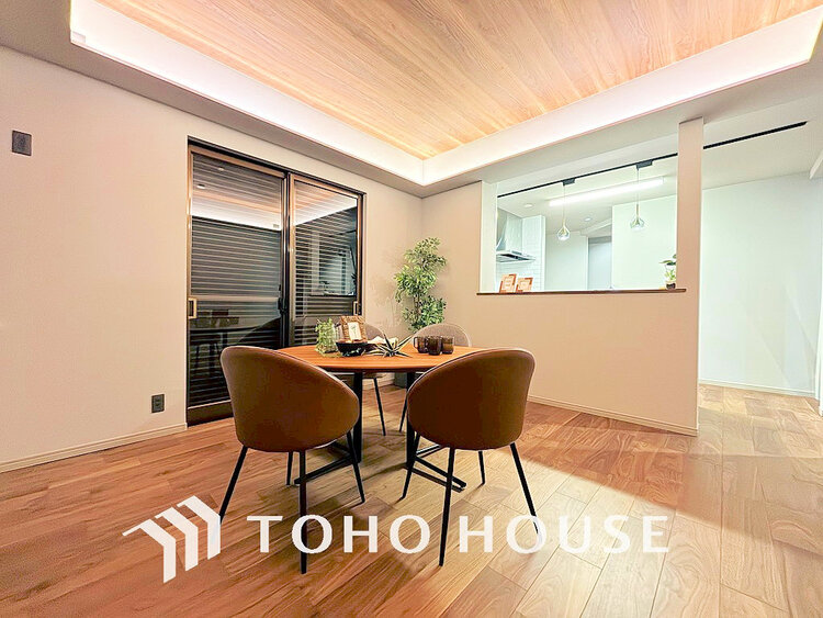 内装 上質な時間を育む暮らしのメインステージ。寛ぎとコミュニケーションを育む居心地のよい場所